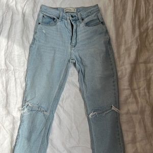 Abercrombie & Fitch mom jean jeans size 25/0 light wash distressed high rise